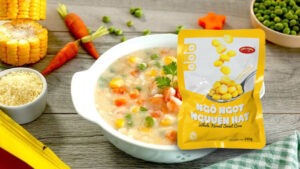 Cách làm súp ngô ngọt trứng gà thơm béo, ngọt thanh với túi ngô ngọt ASIA HOME – nguyên liệu tiện lợi, giữ trọn vị ngọt tự nhiên cho bữa ăn healthy.